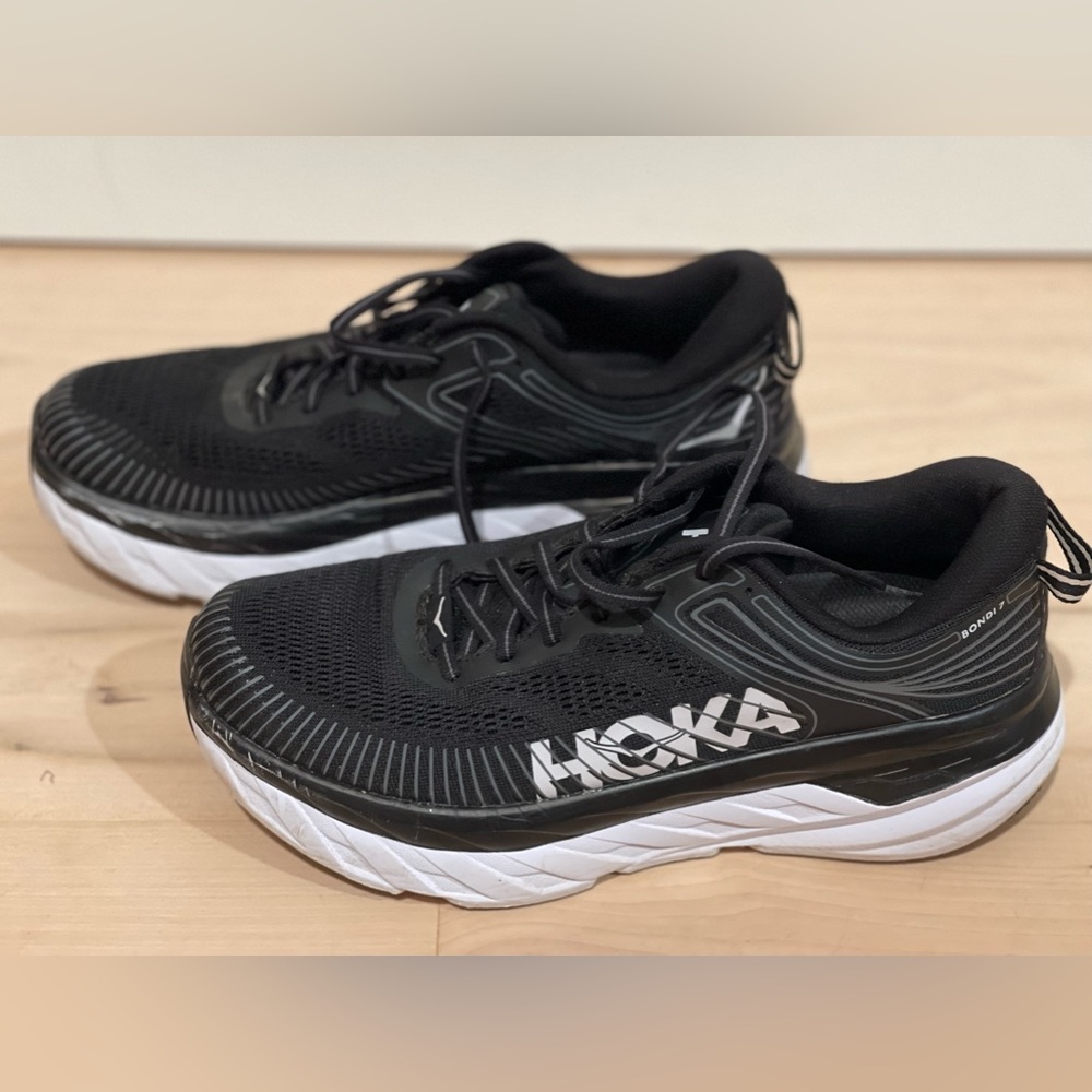 Hoka One One Women’s Boni’s 7 Black Running Shoe Size 9